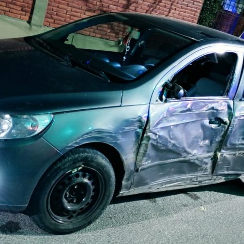 Un hombre conducía alcoholizado, chocó un portón y fue sancionado