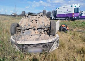 Cinco heridos tras el vuelco de un auto en el que circulaban por la ruta provincial 55