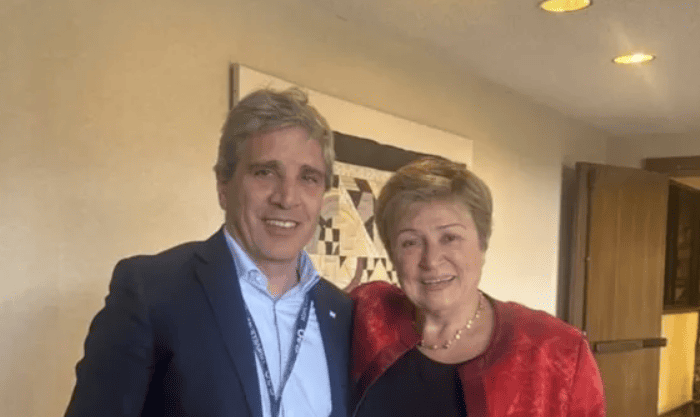 Luis Caputo se reunió con Kristalina Georgieva en el G20 y expuso los «avances para fortalecer el crecimiento»