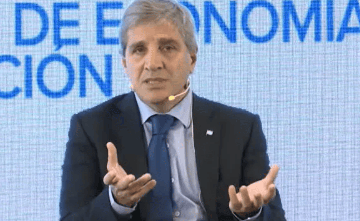 Luis Caputo: «Que crezcan los sectores que generan dólares beneficia al resto de la economía»