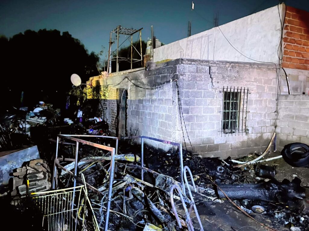Incendio en una casa de calle Europa: evitaron que el fuego se propagara y no hubo heridos