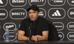 En una conferencia de prensa sin preguntas, River anunció la salida de Coudet y confirmó el interinato de Ponzio