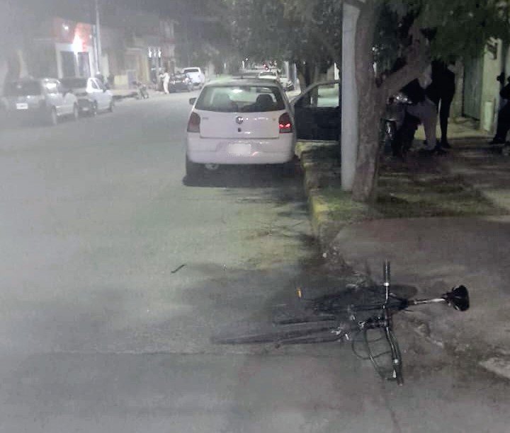Villa Mercedes: un ciclista sufrió graves heridas en un choque contra un automóvil