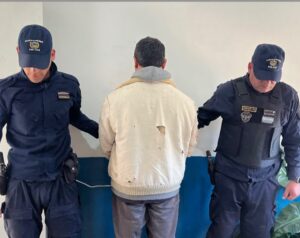 Demoraron a un hombre con un arma y un animal faenado en un control policial