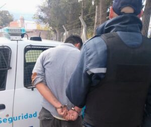 Detuvieron a un hombre acusado de golpear en el rostro a su pareja