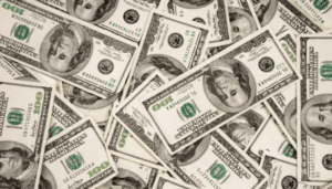 El dólar inició agosto con una nueva suba y el mayorista rozó los $1.500