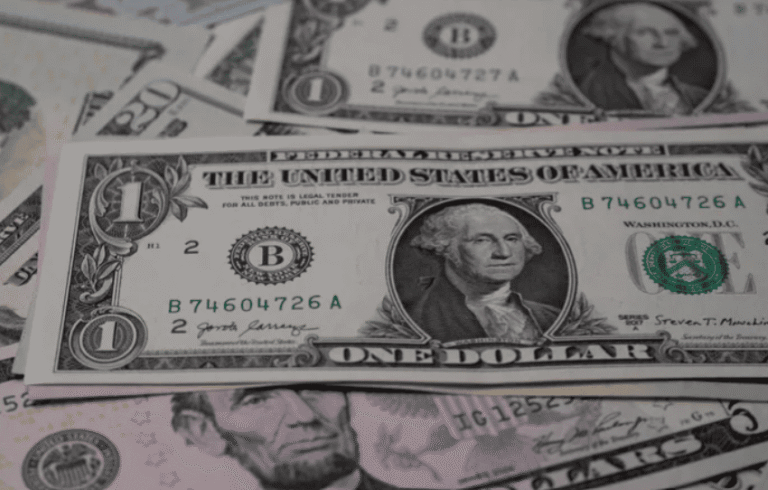 El dólar repuntó y se aleja del «techo» de $1.500