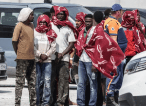Se incendió un bote en el Canal de la Mancha que transportaba más de 150 inmigrantes