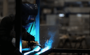 La industria rebotó en junio, pero acumula una caída del 2,2% en el semestre