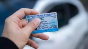 La Justicia prohibió exigir el pago de multas para renovar la licencia de conducir