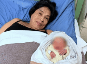 Una mujer fue madre por primera vez a los 62 años y rompió un récord en la Argentina