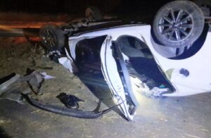 Volcó un auto tras chocar contra un camión en Quines