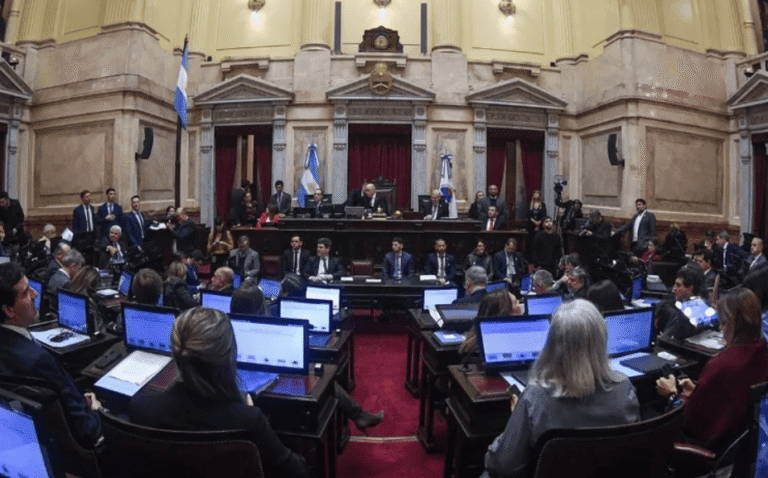 Con apoyos y críticas, el Senado debate la reforma sobre propiedad privada impulsada por el Gobierno
