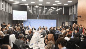 La oposición presiona al Gobierno por la morosidad y convoca a una sesión en Diputados