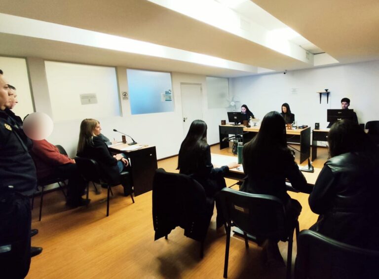 Imputaron a un subcomisario por golpear, amenazar e intentar asfixiar a su pareja