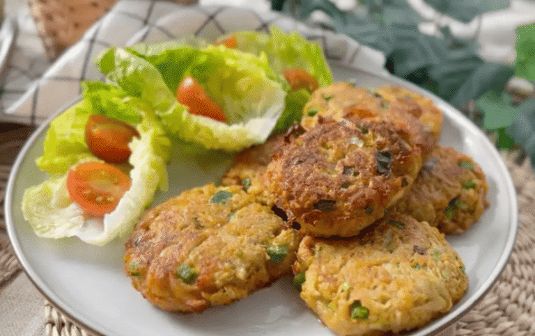 Tortitas de berenjena y avena con corazón de queso, súper prácticas y sin freír