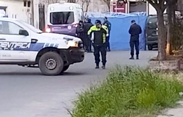 Murió un hombre de 49 años mientras conducía y chocó contra un árbol en Villa Mercedes
