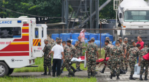 Milagro en Nepal: rescatan a dos trabajadores tras 10 días