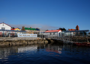 El Gobierno amplía las denuncias por operaciones en Malvinas