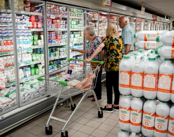 El consumo cayó 1,1% en agosto y volvió a terreno negativo