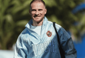 Alexis Mac Allister llegó a la Argentina y pidió por Scaloni: “El grupo lo quiere mucho, ojalá siga”