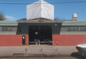 Un alumno de 15 años llevó un arma al colegio y se disparó por accidente adentro del aula