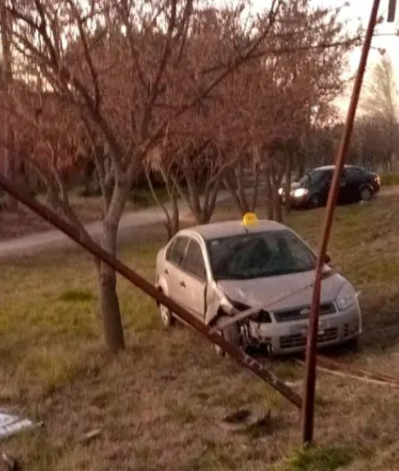 Chocaron una camioneta y un auto en la Ruta 1, cerca de Cortaderas