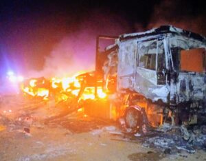 Un camión cargado con palets de madera se incendió en la ruta 147