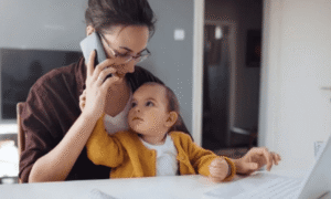 Las canastas de crianza subieron entre 2,1% y 2,4% en agosto: cuánto cuesta mantener a un hijo