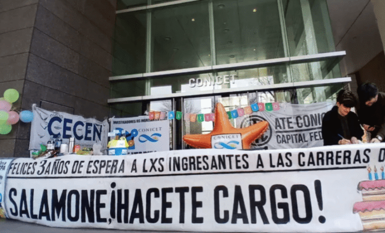 Más de 1.000 investigadores marcharon en reclamo por las altas en Conicet