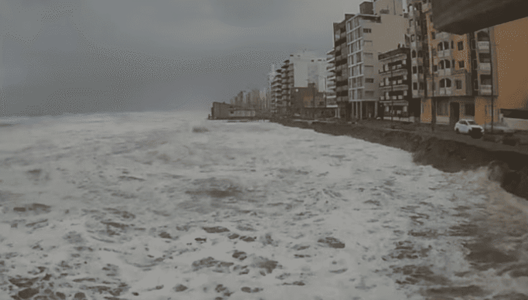 Alerta naranja en la Costa Atlántica: una fuerte sudestada dejó destrozos