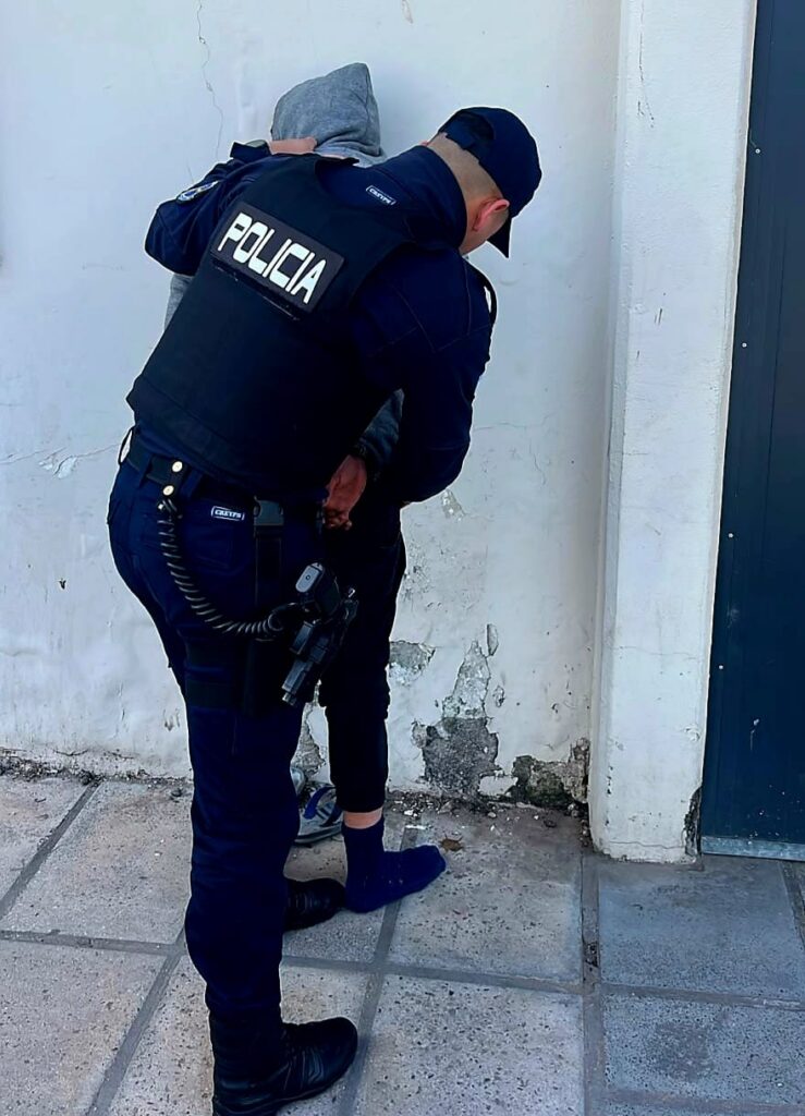 Villa Mercedes: un hombre fue detenido por amenazar a transeúntes con un cuchillo