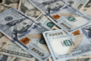 El dólar se mantuvo estable a pesar de la caída de los bonos y la suba del riesgo país