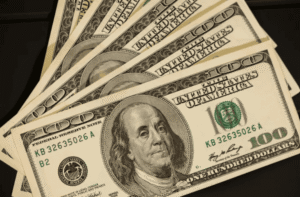 El dólar se sostuvo en $1.545 tras los máximos del lunes