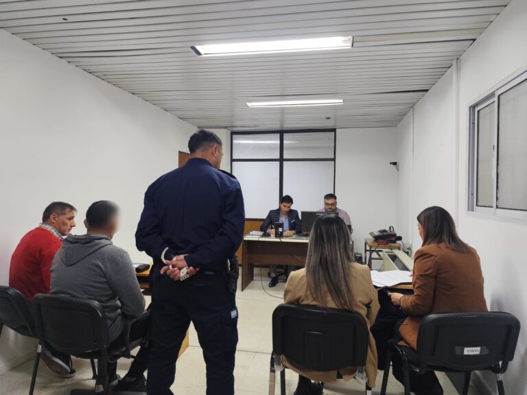 Un expolicía irá a la cárcel tras ser acusado de amenazar y hostigar a su expareja