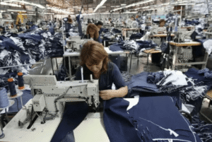 Industria textil en crisis: la producción cayó 24% en el semestre y se perdieron casi 27.000 empleos desde 2023