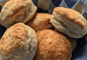 La masa mágica de 2 ingredientes para hacer scones, bizcochos y torta Rogel sin manteca ni huevo