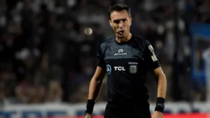 El árbitro de la Liga Profesional que anunció su retiro al final de la temporada