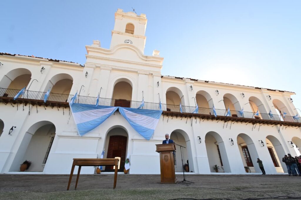 Claudio Poggi promulgó la ley que habilita la reforma parcial de la Constitución de San Luis