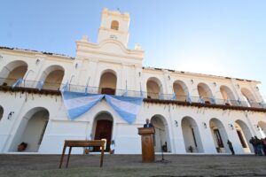 Claudio Poggi promulgó la ley que habilita la reforma parcial de la Constitución de San Luis
