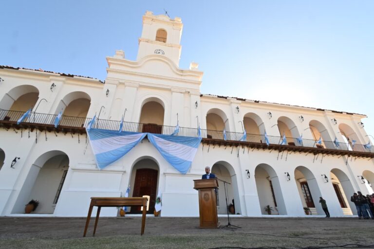 Claudio Poggi promulgó la ley que habilita la reforma parcial de la Constitución de San Luis