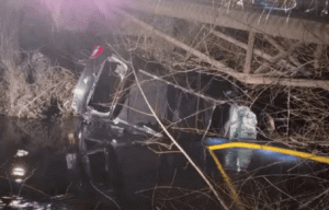 Encontraron muerto al nene que había desaparecido cuando el auto de su familia cayó a un canal de riego en Río Negro
