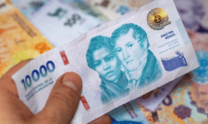 El salario real registrado en el sector privado tuvo leve mejora en julio, pero sigue 4% debajo del pico de la era Milei