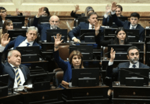 El Senado aprobó la reforma de la carta orgánica del Banco Central y vuelve a Diputados