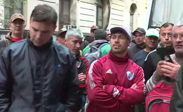 Trabajadores de Wade reclaman salarios e indemnizaciones: “No tenemos para comer”