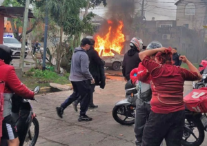 Violencia en Tigre: repartidores destrozaron una casa y quemaron un auto