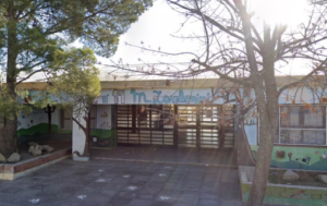 Encontraron un arma y una bala en la mochila de un estudiante de 13 años