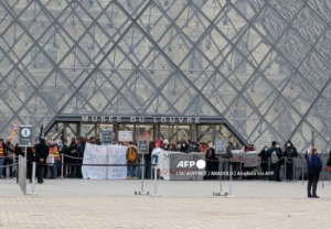 El conflicto en Francia llegó al Louvre: estudiantes impidieron su apertura