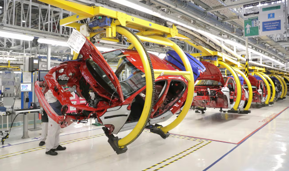 La industria cordobesa no repunta: cae la producción y preocupa el empleo