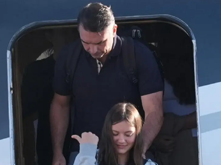 Santiago Caputo, la SIDE y un vuelo privado: las claves de la salida de Bolsonaro